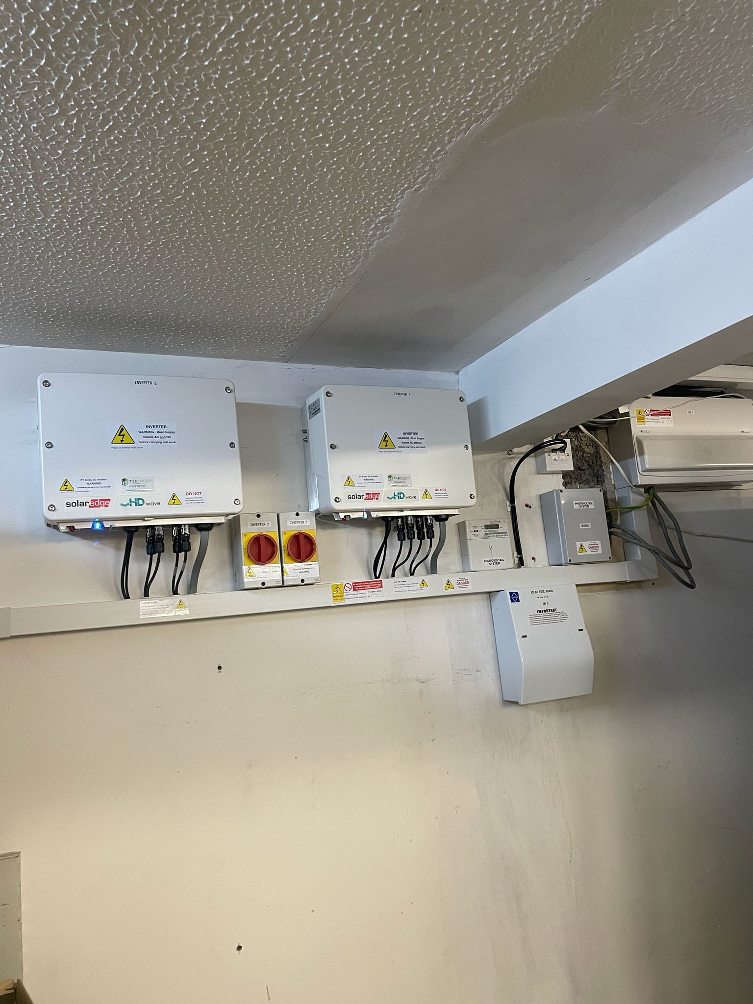 Dual SolarEdge HD Wave inverters with DC isolators